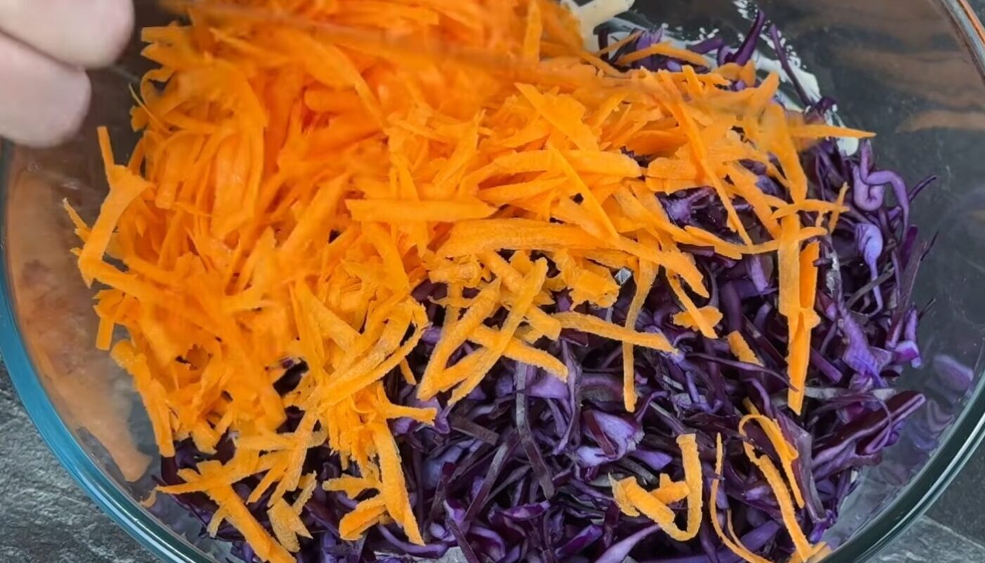 Салат з червоної капусти і моркви