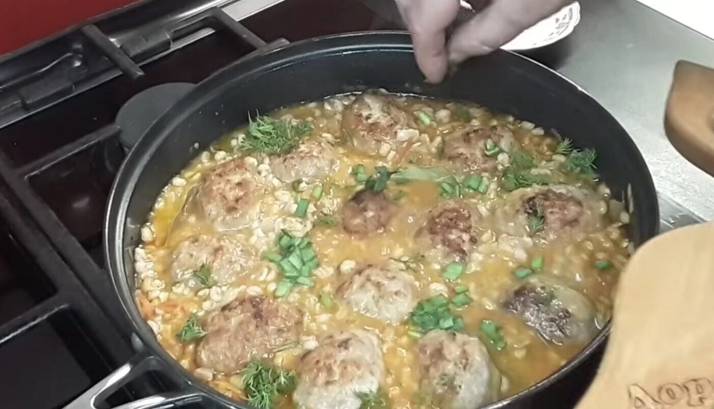 перловка з тефтелями