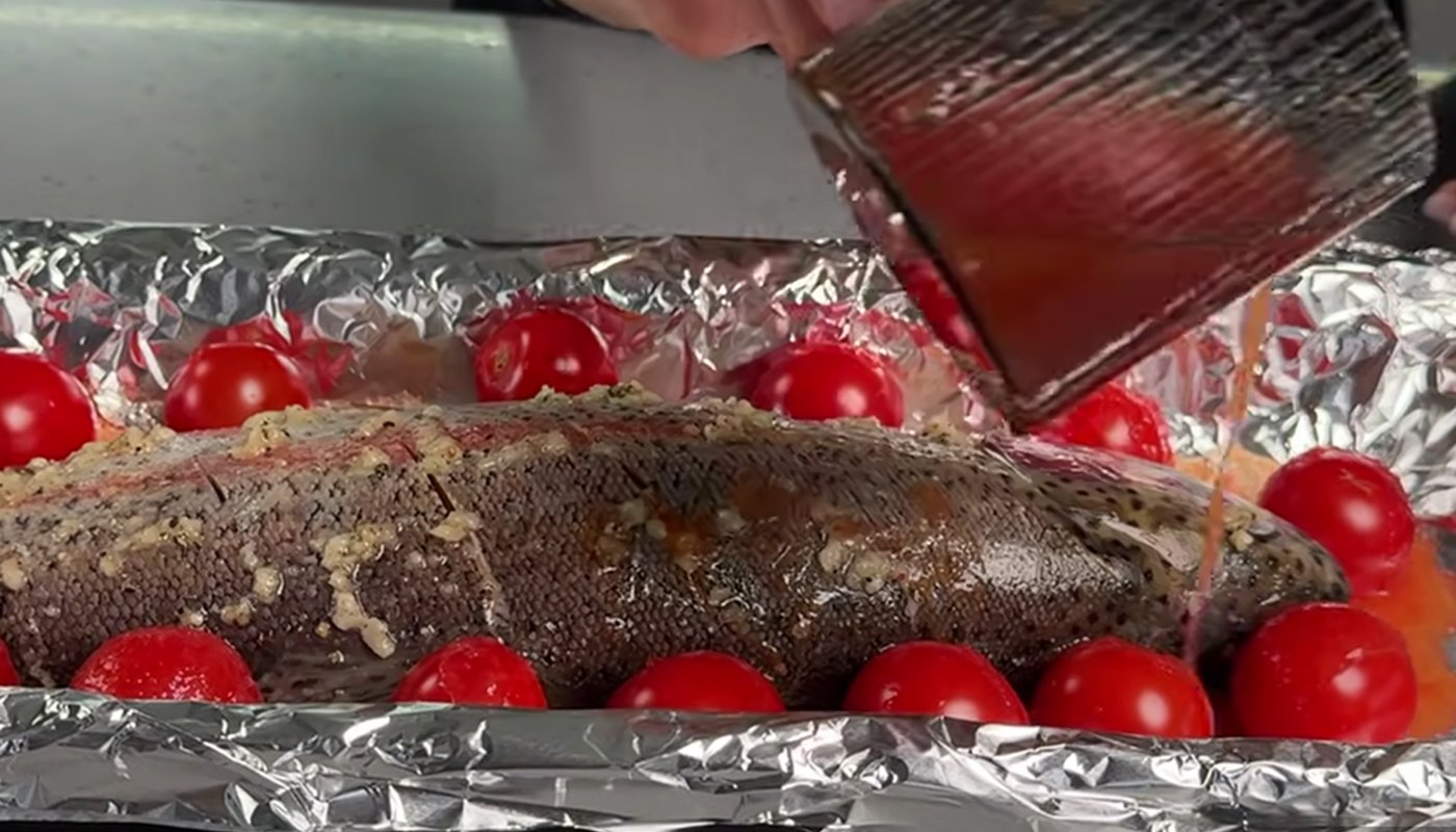 запечена райдужна форель