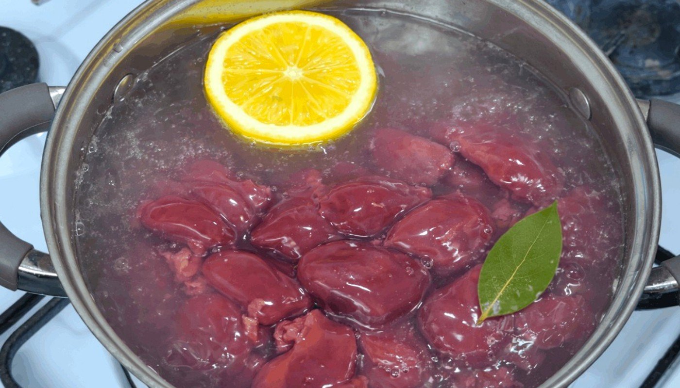 Відправляю печінку в окріп і додаю лимон! Простий секрет м’якості без гіркоти