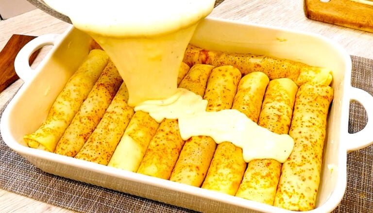 Святкові млинці з куркою і грибами під особливим соусом: з’їдають до останнього