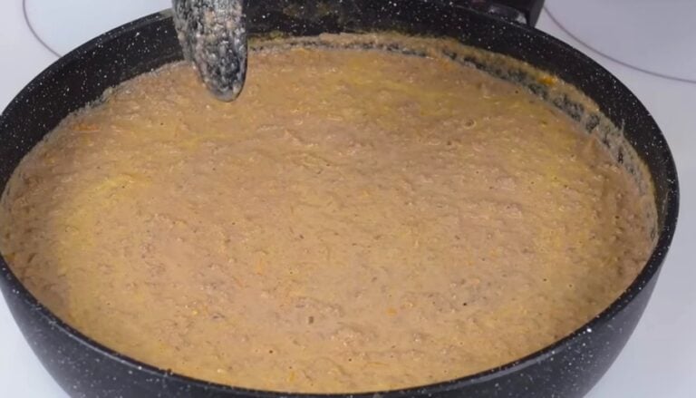 З такою підливою з'їдять навіть пісний рис! Мамин рецепт з печінки