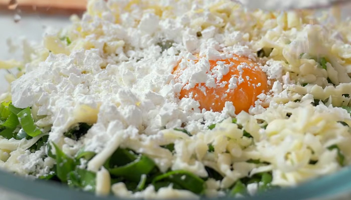 Сирний коржик на сковороді