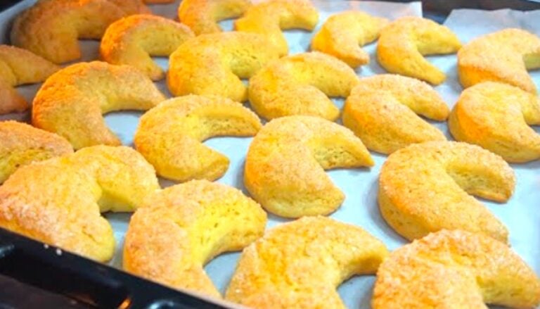 Склянка кефіру і 20 хвилин: Селянське печиво — хрустке зовні, м’яке всередині