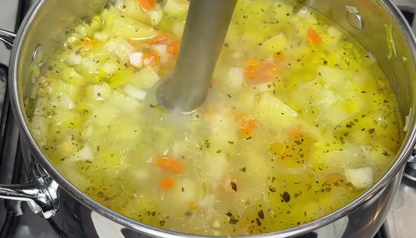 Німецький суп з сосисками