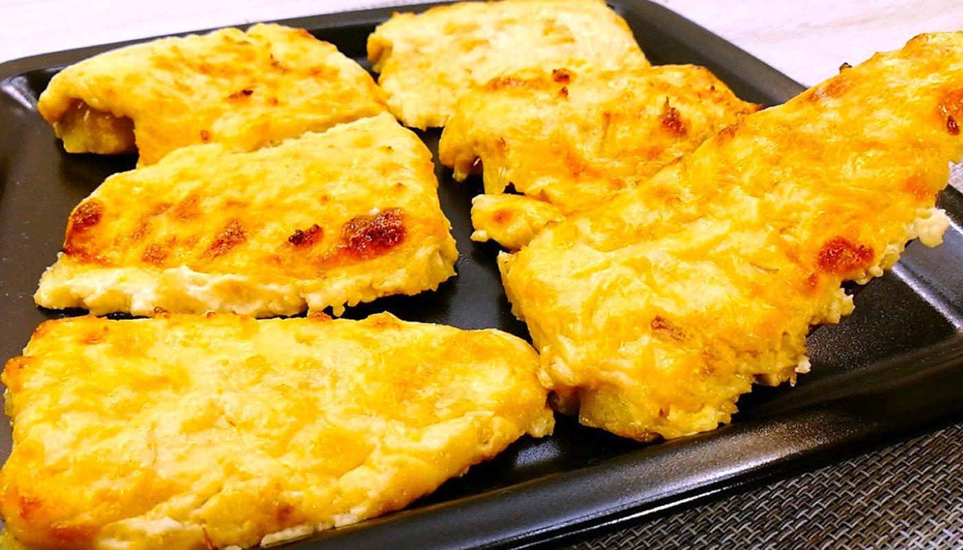 Риба по-королівськи під сирною шапкою за 25 хвилин: соковитий рецепт без кісток