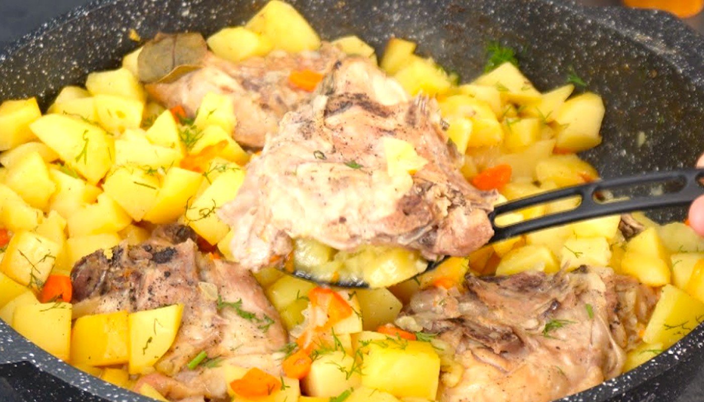 Курка з картоплею в духовці, яку готую постійно: маленька хитрість робить картоплю неймовірно ніжною