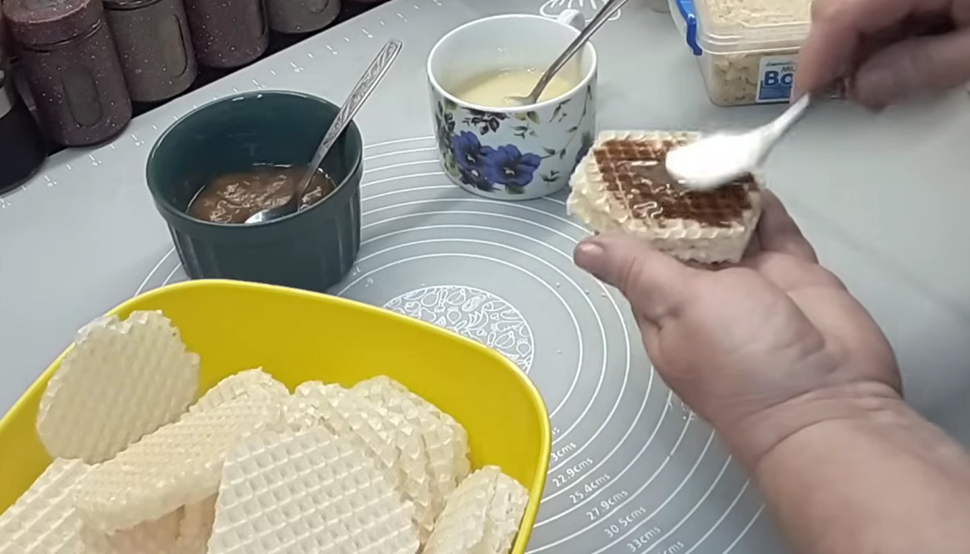 десерт з вафельних коржів