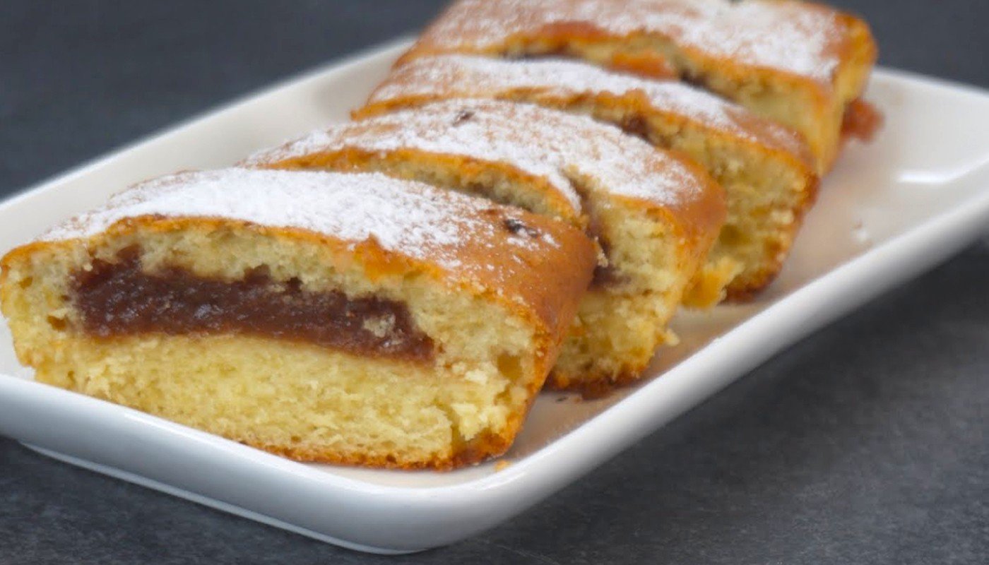 Хоч кожен день печи до чаю: пиріг з варенням на заливному тісті