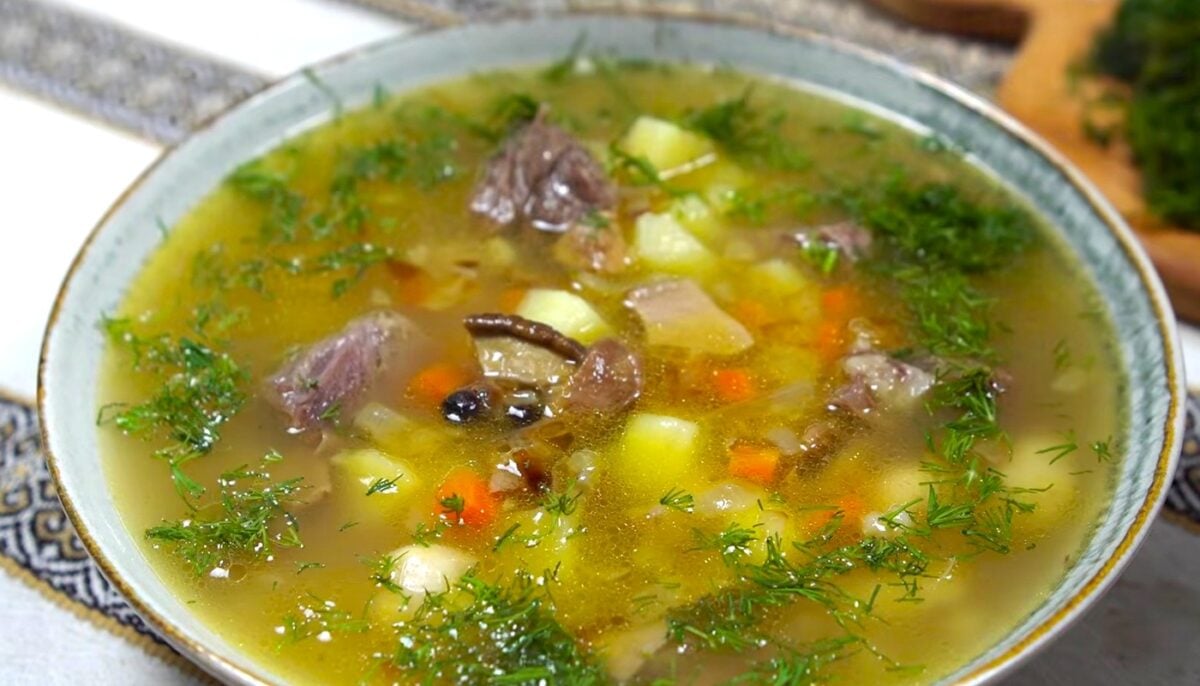 Старовинний поліський крупник - наваристий бабусин суп з перловкою, грибами і квасолею