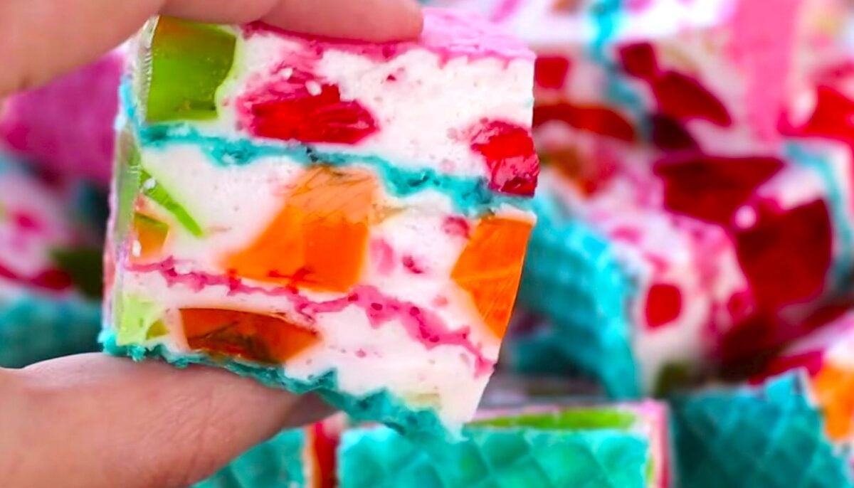 Робила на пробу - тепер готую на Великдень: весняний пляцок без випічки з желе і вафлями