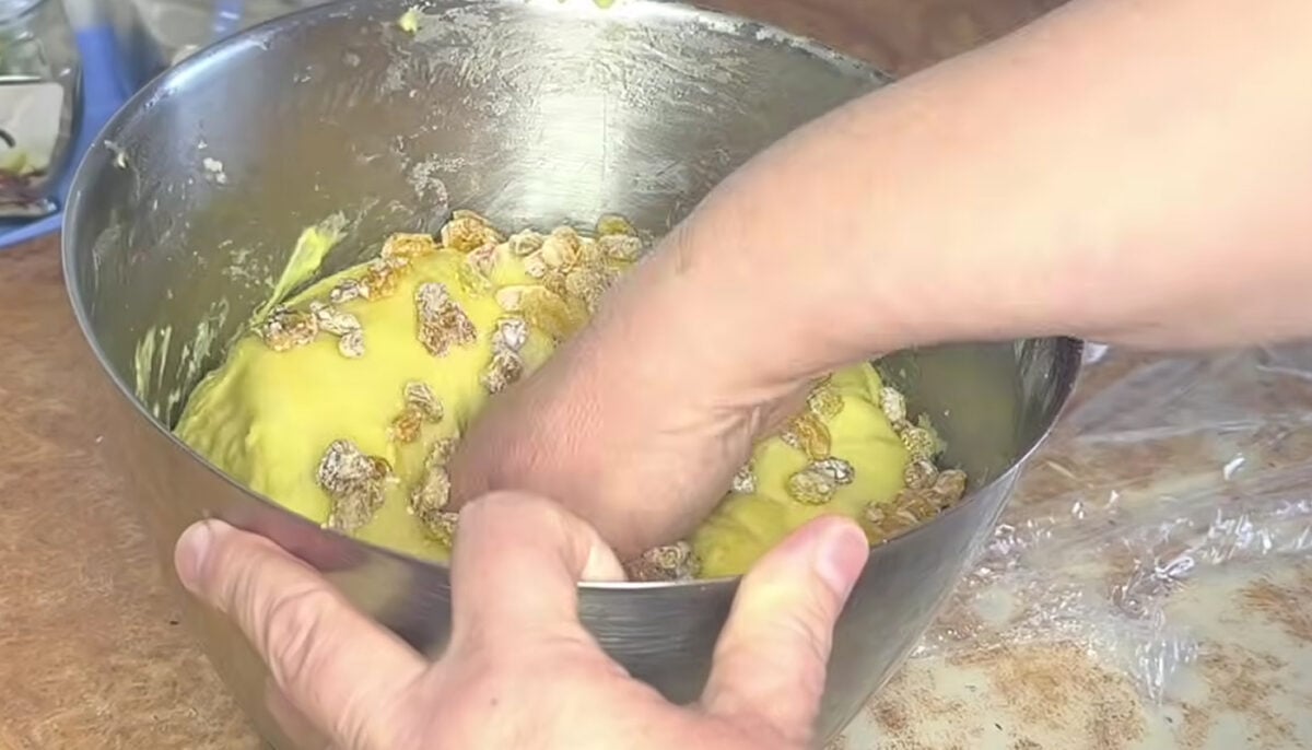 Тісто на гуцульську бабку паску