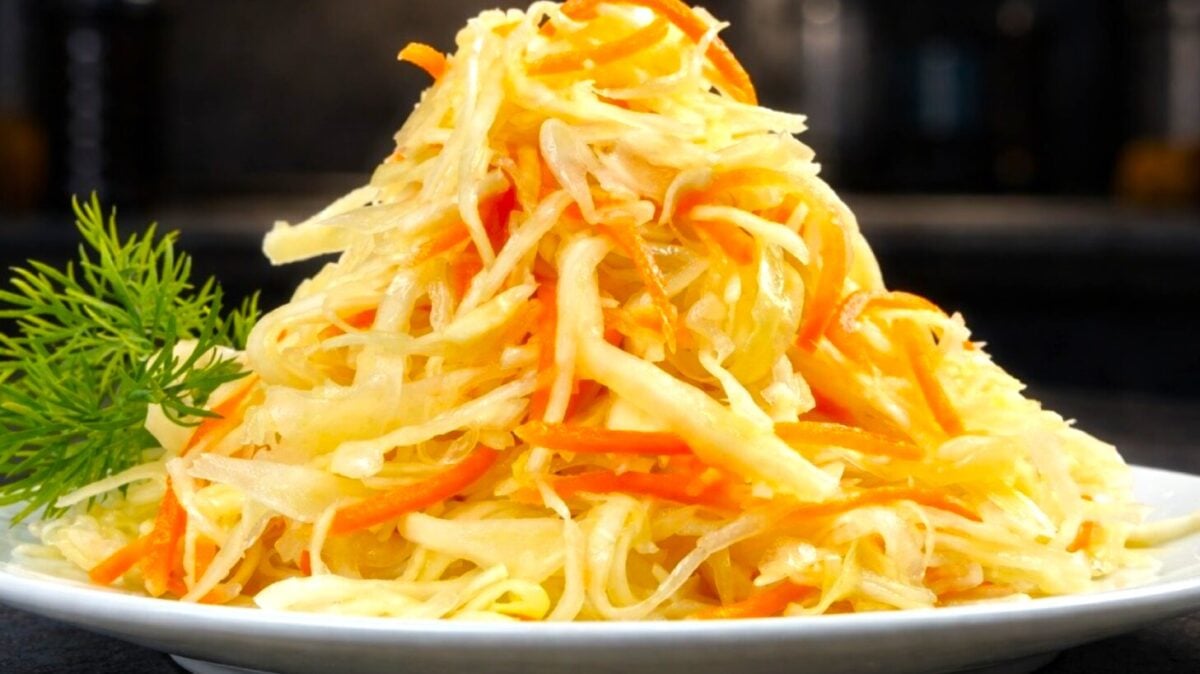 Той самий салат з капусти, як у кафе: весь секрет у пропорціях і одному прийомі! "Вау" ефект гарантований