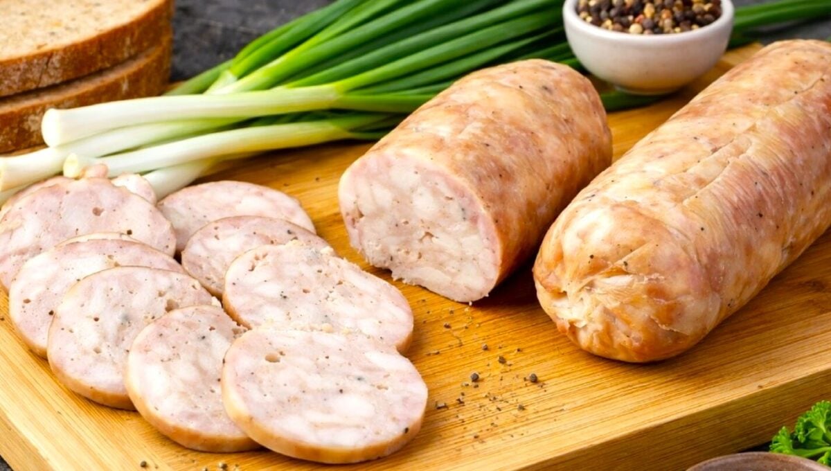 Беру пергамент і курку — і готую домашню ковбасу: без кишок і хімії, смачніша за магазинну