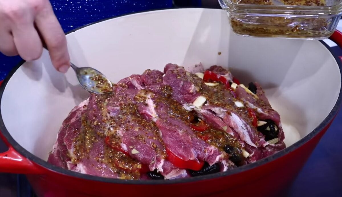 м'ясо з чорносливом в духовці рецепт