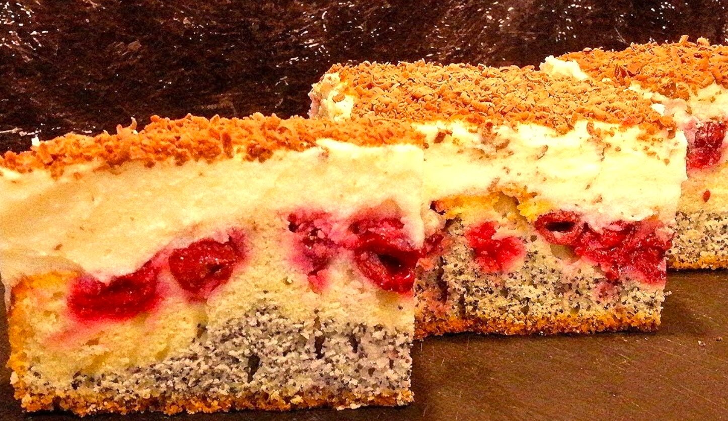 Люблю напекти на свята файних пляцків: "Вишенька в снігу" одним коржем - ефектний на святковий стіл