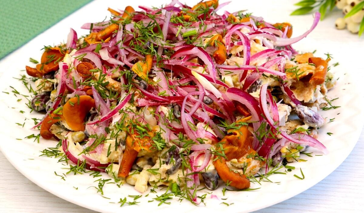 Рецепт сила: салат "Козацький бенкет" - замість Олів'є чи Бейжі! Новинка на Великодній стіл