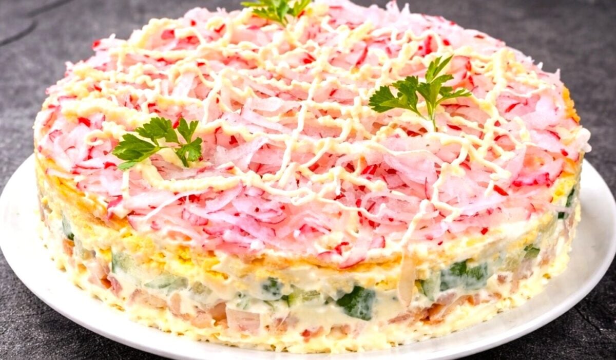 Співробітниця поділилась новим рецептом: салат "Квітневий сад" - приготую на Великдень