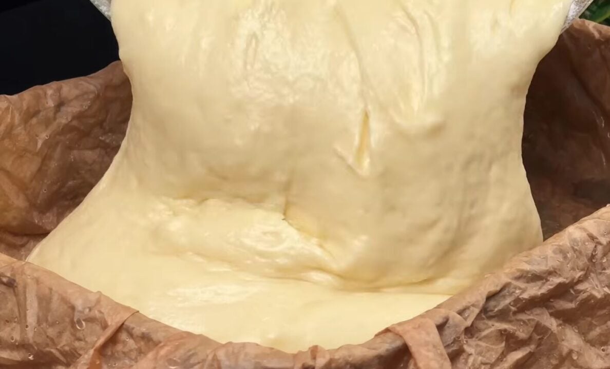 полуничний пиріг з сирною начинкою