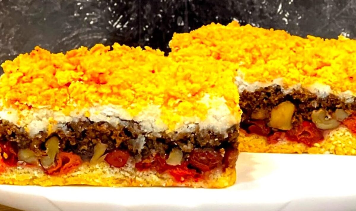 Пляцок "Бабусина вишиванка": багатошаровий одним коржем! Рецепт з старих весільних переписів