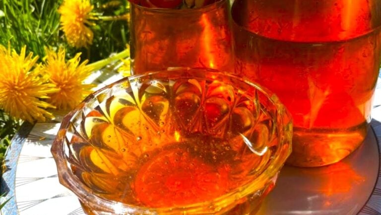 "Золото з лугу": цей корисний мед з кульбаби готую щороку - аромат стоїть на весь дім