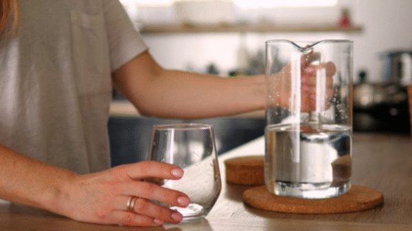 Вам здається, що п’єте достатньо води? Перевірте себе за цими ознаками