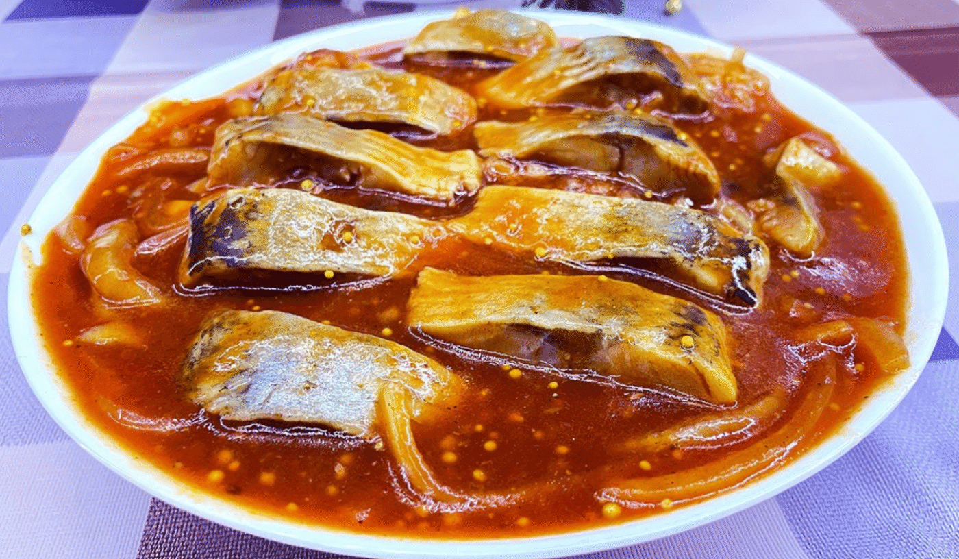 Крутіше за червону рибу! Оселедець у маринаді, який з’їдають першим на святковому столі