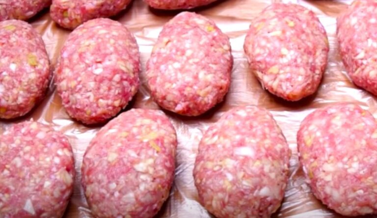 Цибуля в котлети: різати, терти чи молоти? Головний кулінарний секрет, над яким ламають голови навіть досвідчені господині