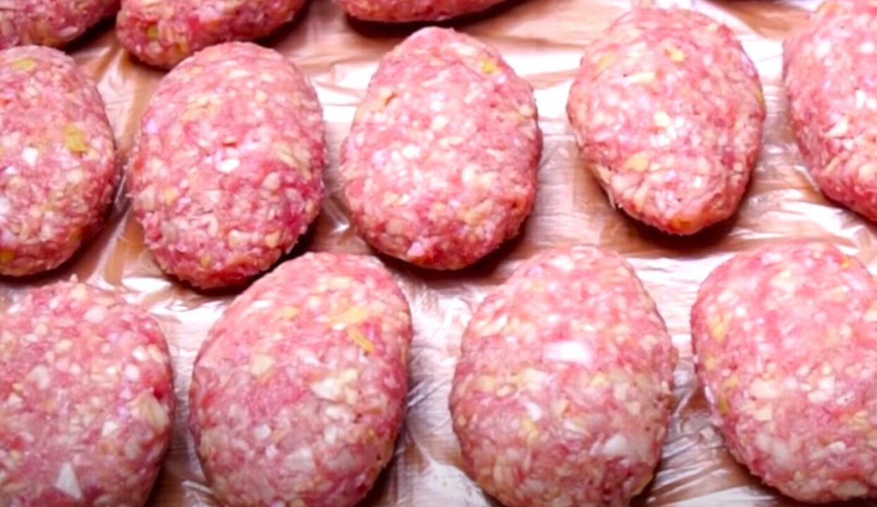 Цибуля в котлети: різати, терти чи молоти? Головний кулінарний секрет, над яким ламають голови навіть досвідчені господині