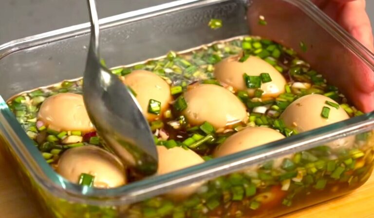 Яйця з Великодня мариную по-корейськи за 5 хвилин: пікантні і ароматні, з'їдають до останнього