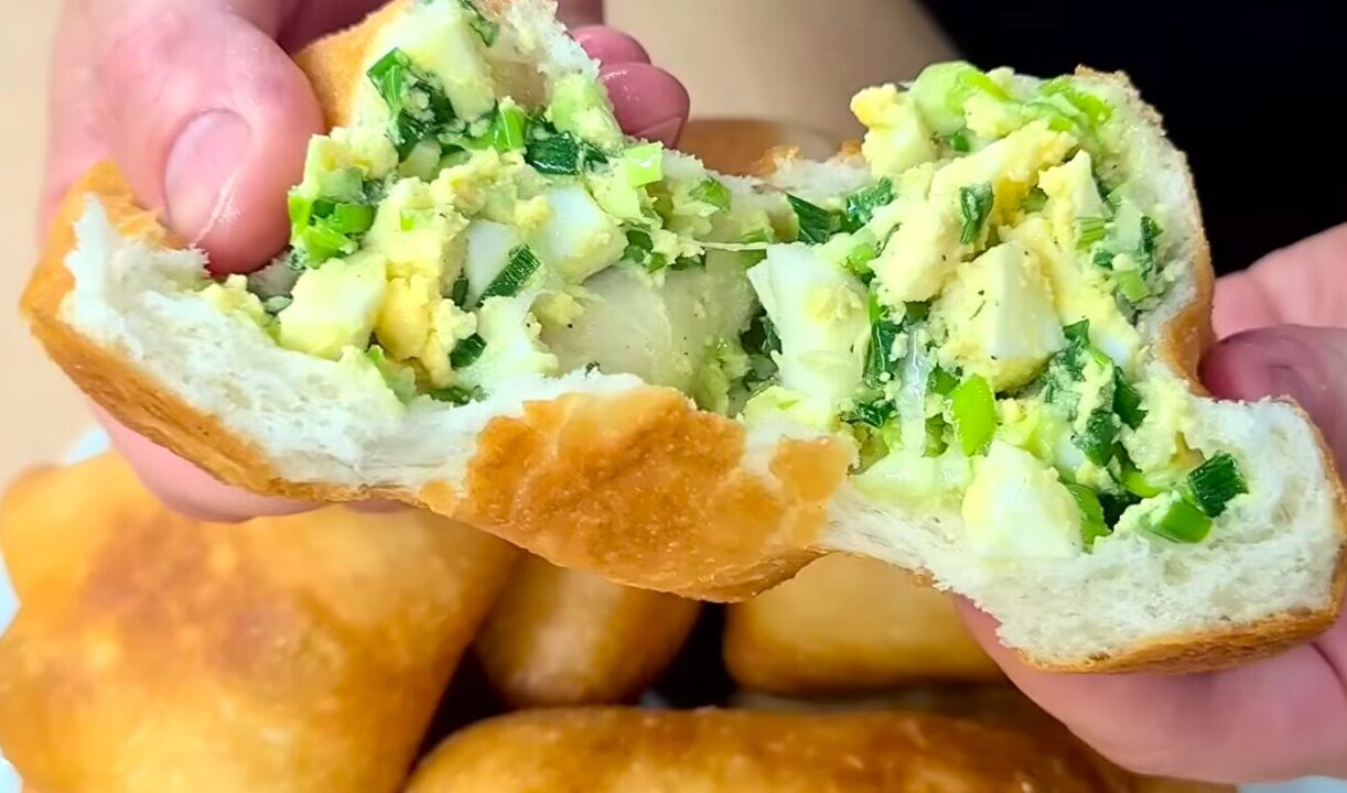 Легендарні пиріжки "Копійочка" з тіста на воді: ті самі, як колись у привокзальних кафе - м’які і дуже смачні