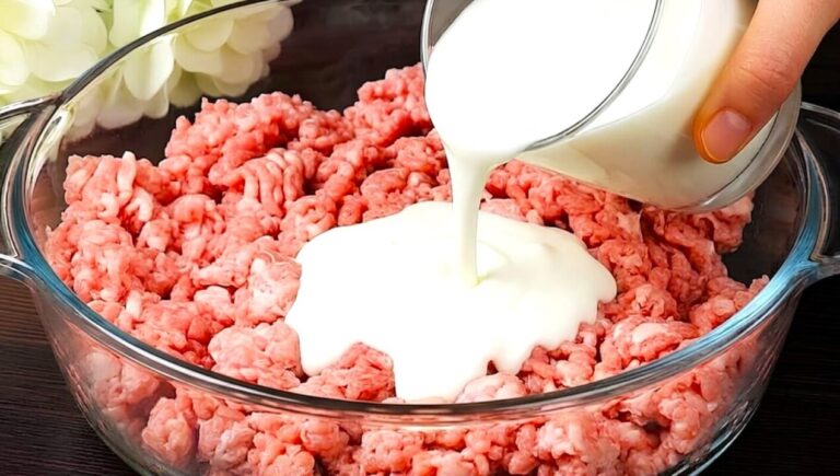 Просто додаю йогурт у фарш: цей секрет знають не всі - готую замість котлет
