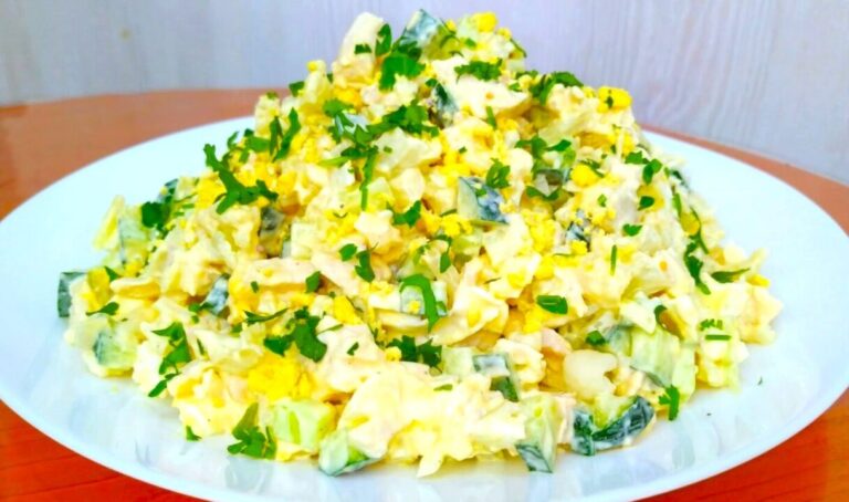 Завжди готую його на Великдень: салат "Київський" - прості продукти, а смакує, як з креветками