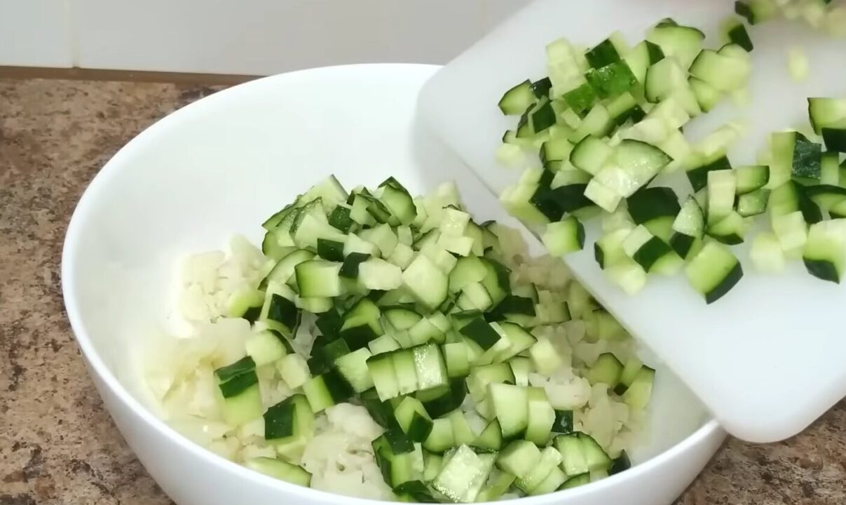 салат з цвітної капусти і курки