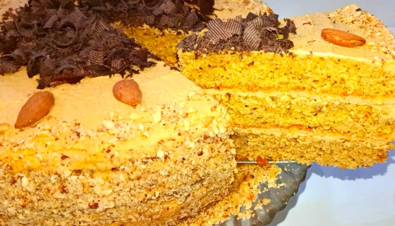 Старий мамин рецепт: торт "Багратіон" - хіт 90-х, який знову повертається в моду