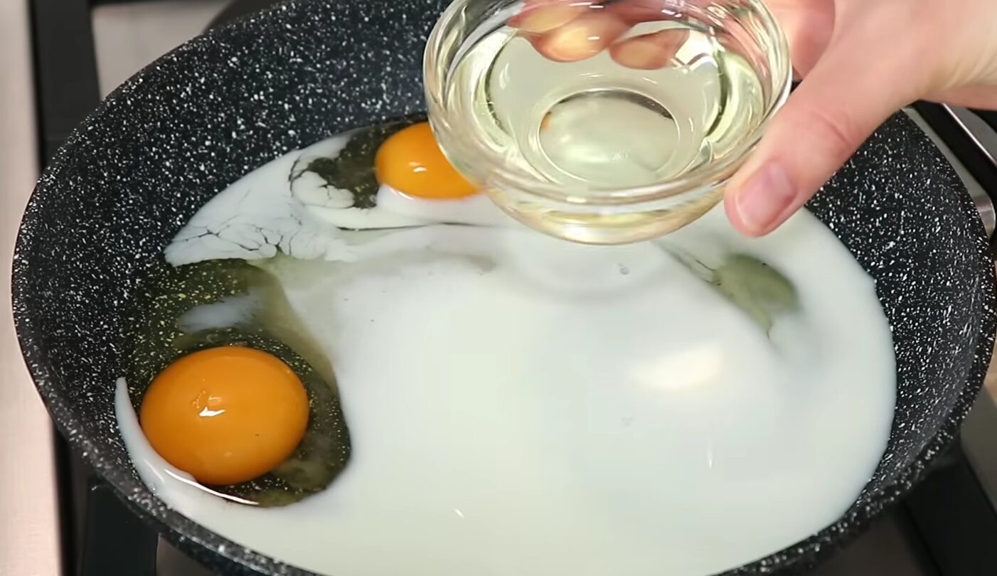 торт Рафаелло на сковороді