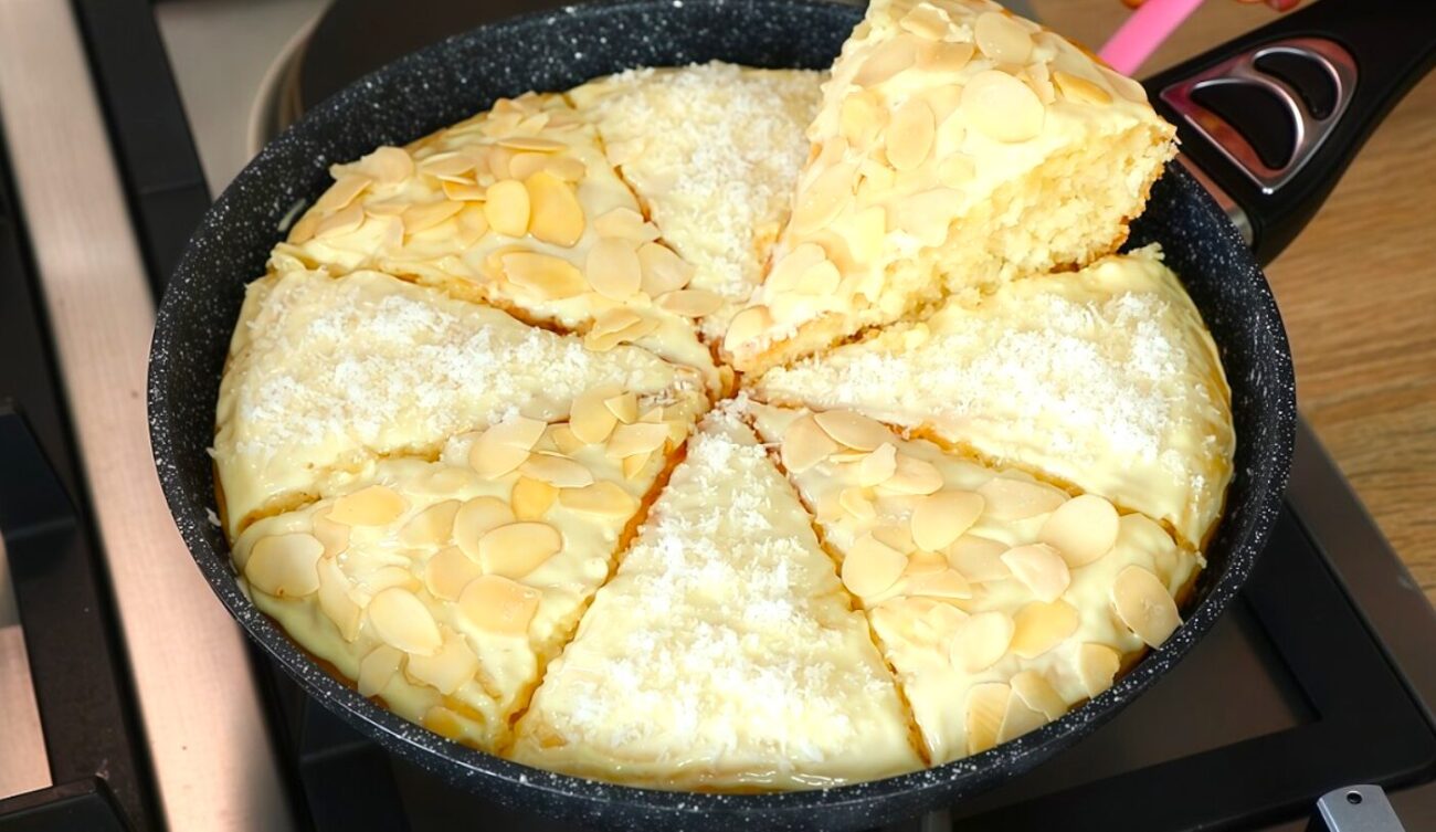 За 30 хвилин торт "Рафаелло" на сковороді: ніжний, вологий і дуже бюджетний