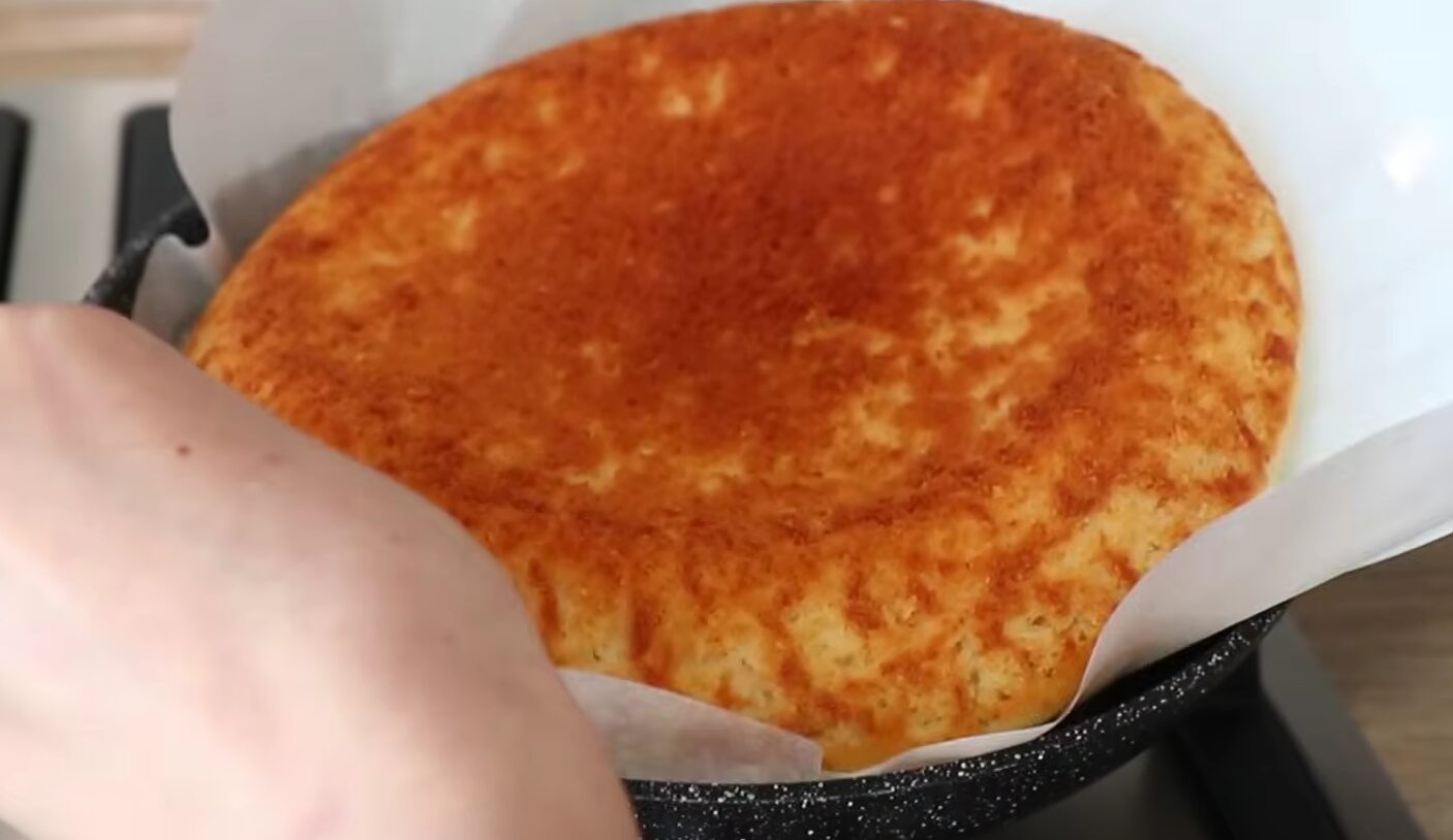 торт Рафаелло на сковороді