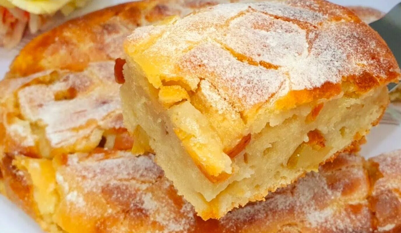 Заливний яблучний пиріг "Ніжність Ангела" - моментальний рецепт! Змішали і в духовку