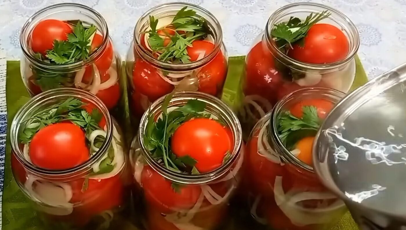 мариновані помідори з цибулею на зиму рецепт