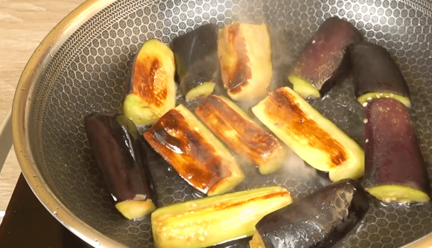 баклажани в соусі на зиму рецепт