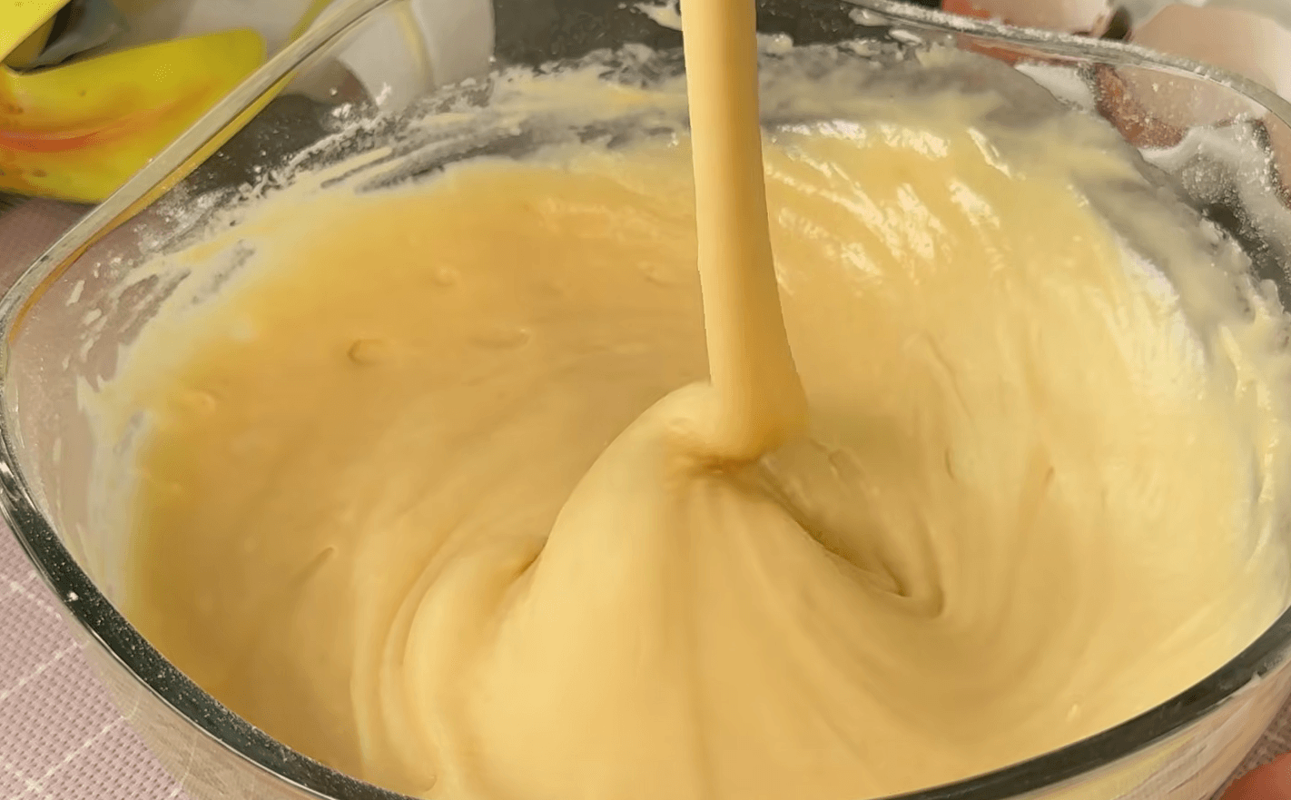 сливова шарлотка догори-дригом