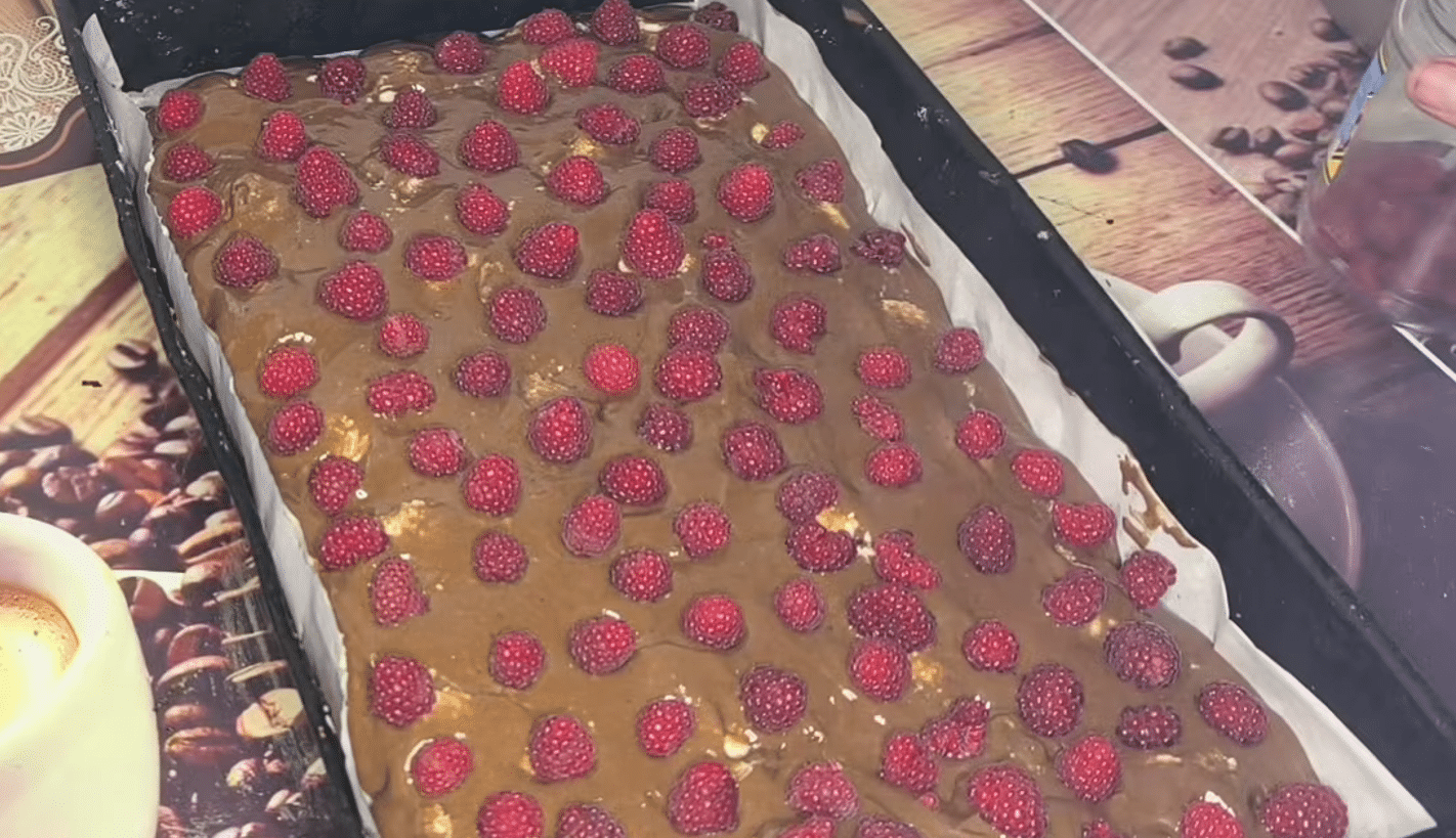 шоколадний заливний пляцок з сирними кульками  рецепт