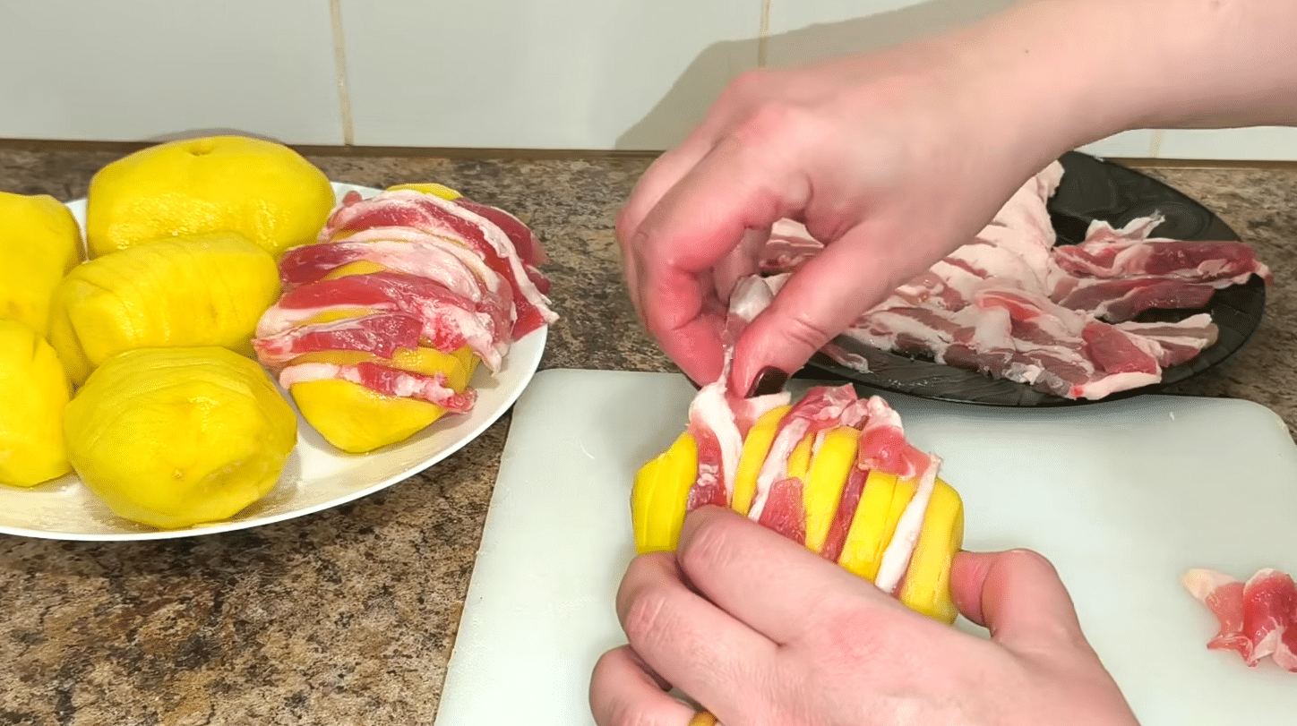 картопля з м'ясом у духовці рецепт