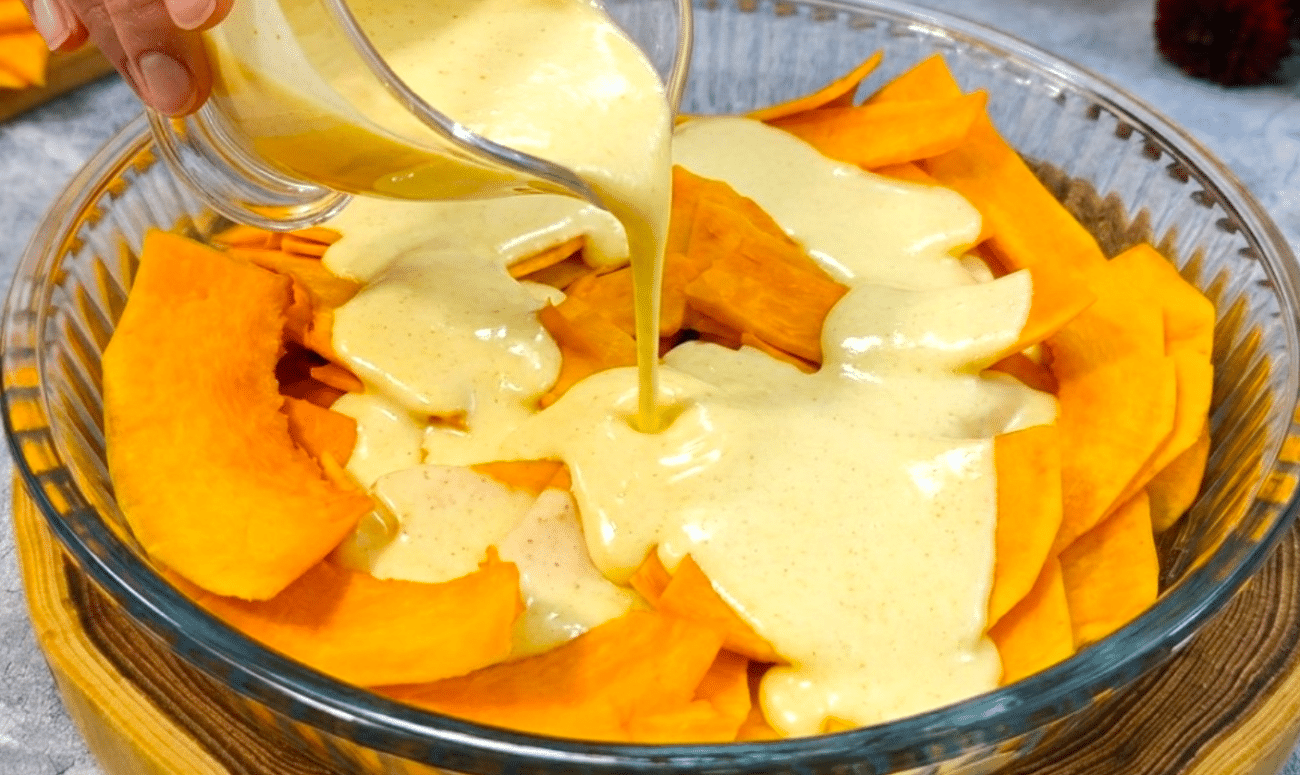 Гарбузовий пиріг "Невидимка": ніжний, легкий і готується з простих продуктів