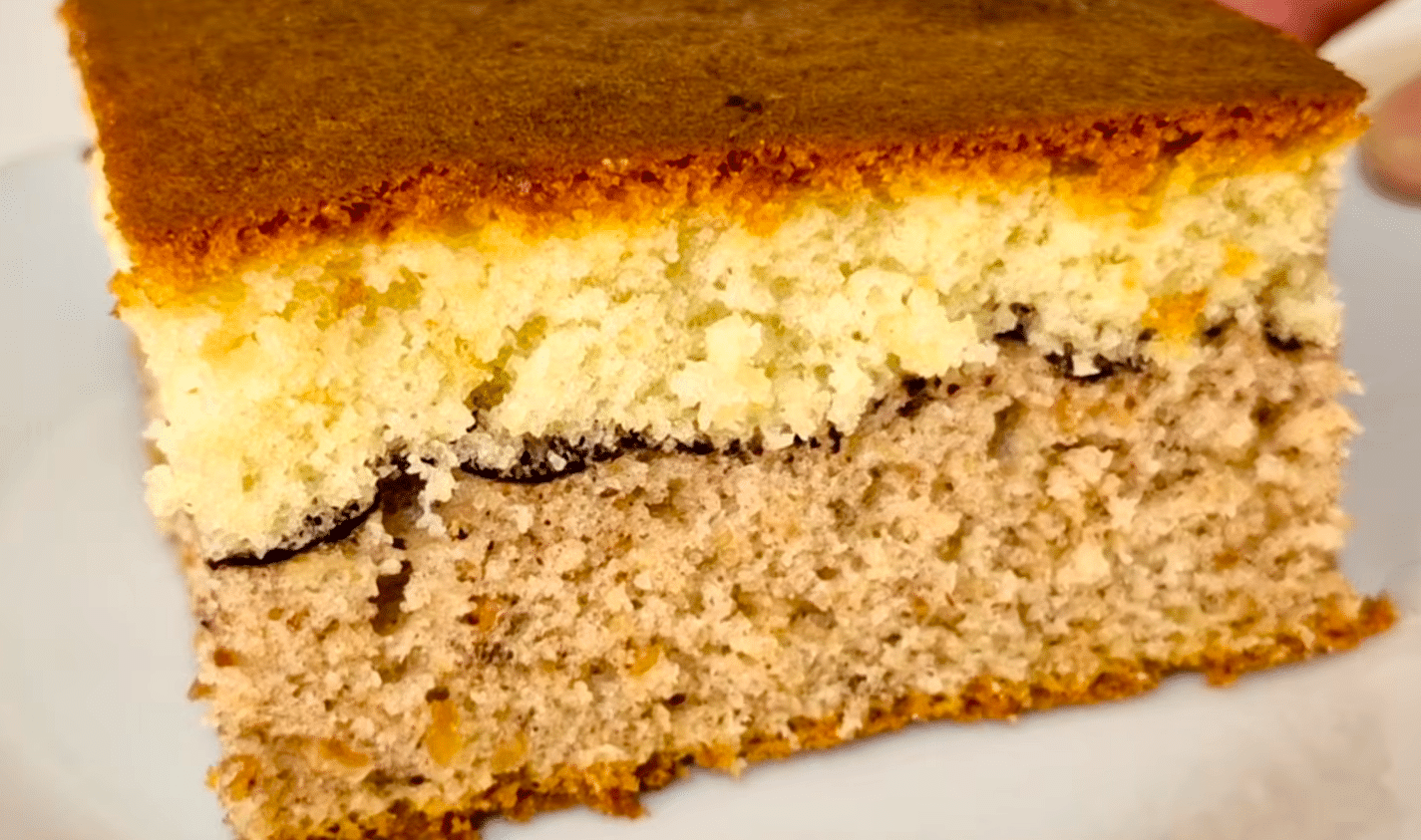пухкий кекс з горіхами та корицею