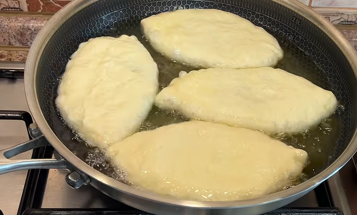 пиріжки з картоплею на сковороді 